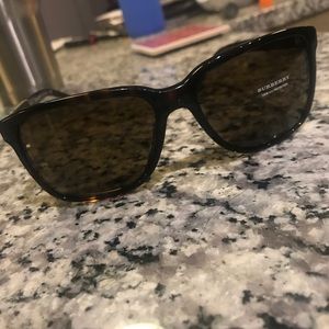 BRAND NEW - BURBERRY SUNGLASSES