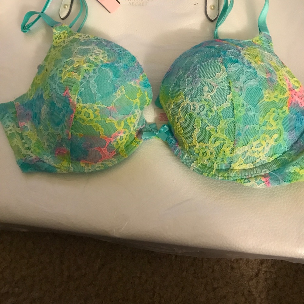 Never worn VS Bra!