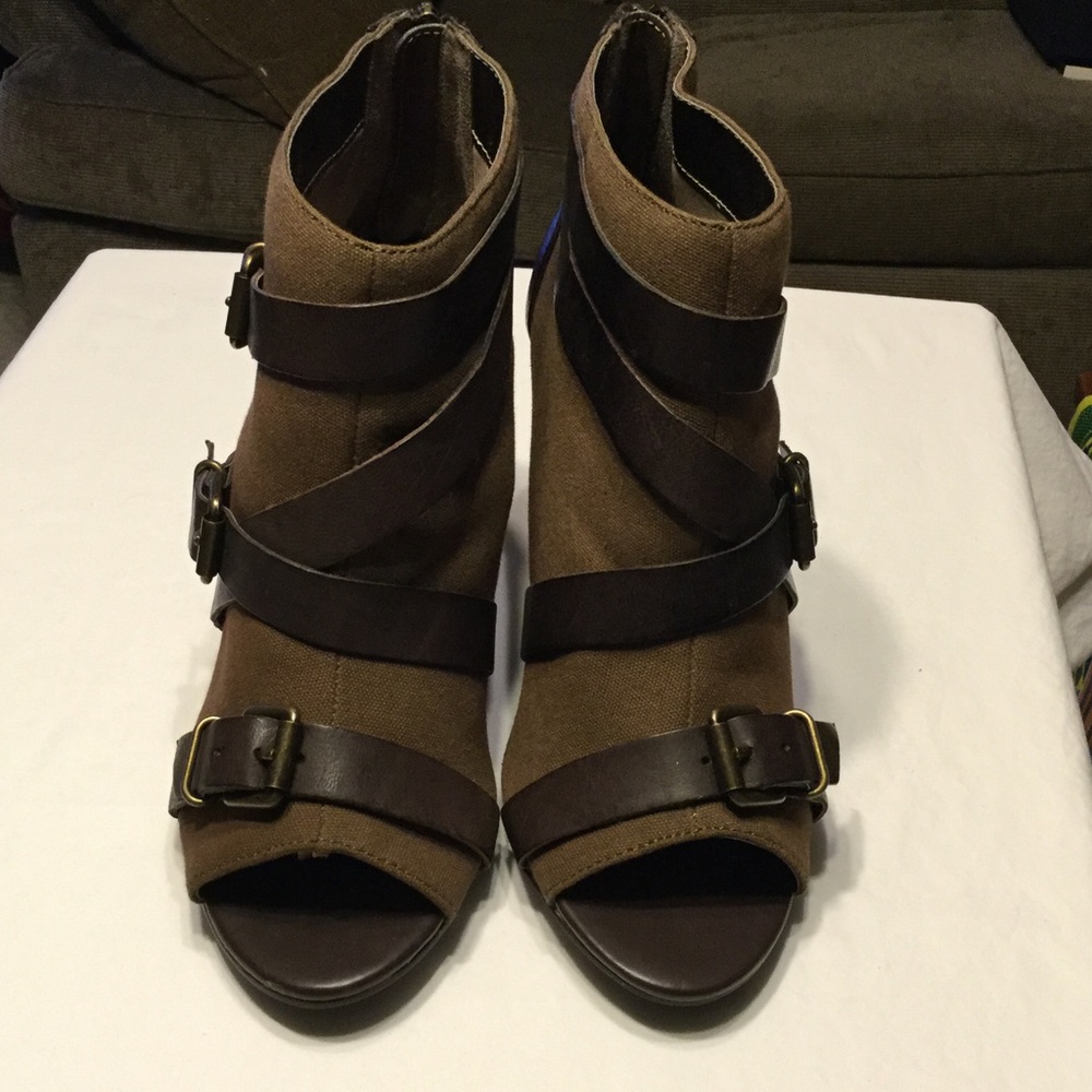 Report does this great shoe! FAB!