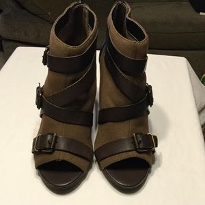 Report does this great shoe! FAB!