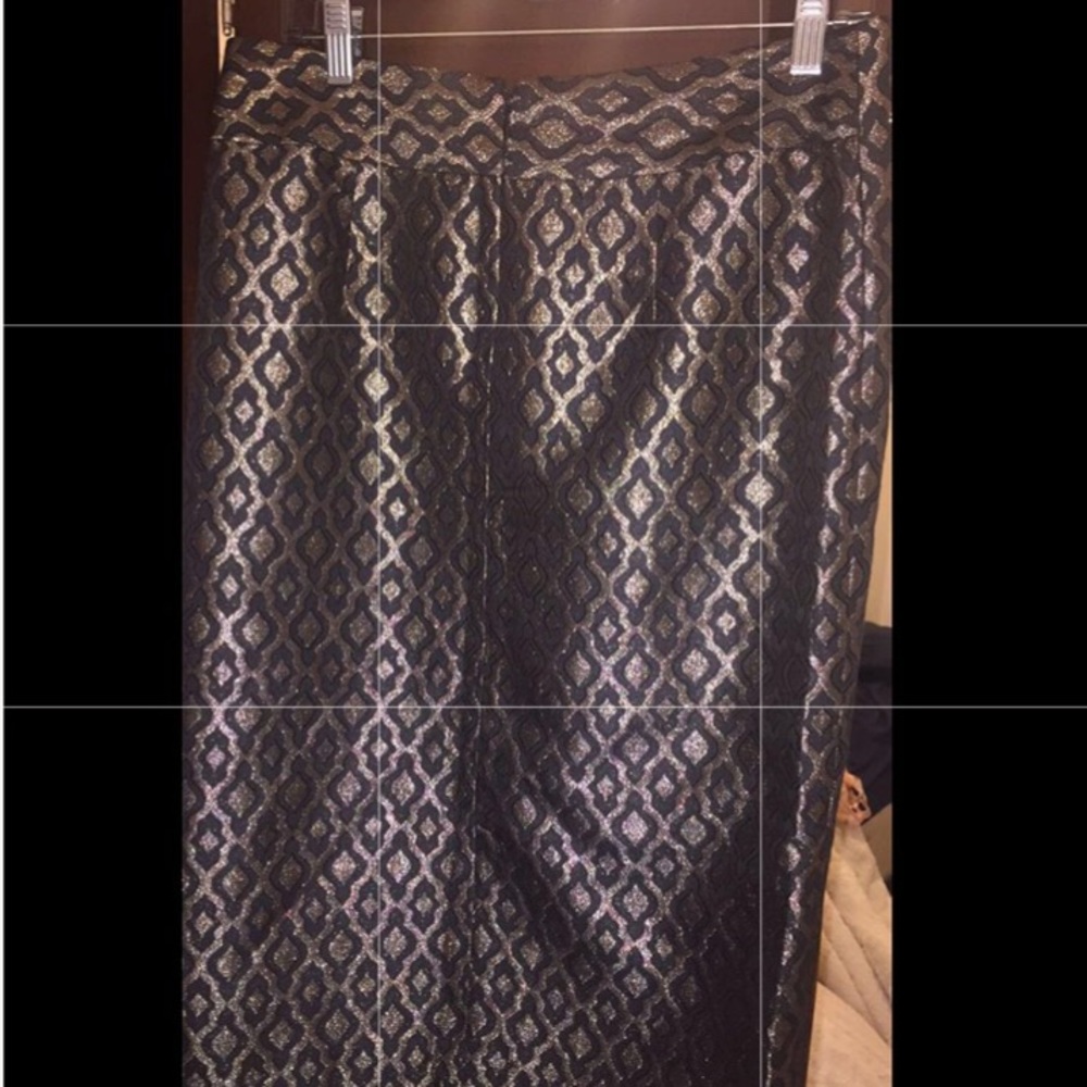 Black and Gold Knee-Length/Below the Knee Skirt