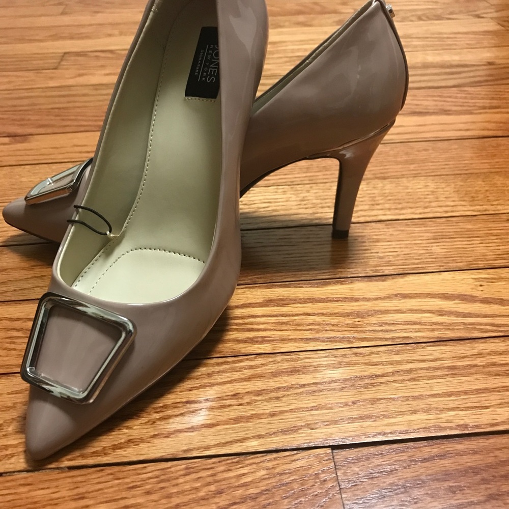 Shoes - Picture 5 of 6