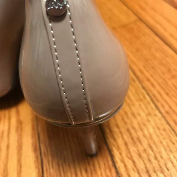 Shoes - Picture 4 of 6