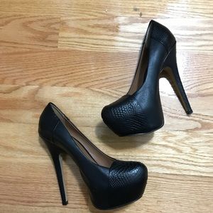 Snakeskin leather stilettos