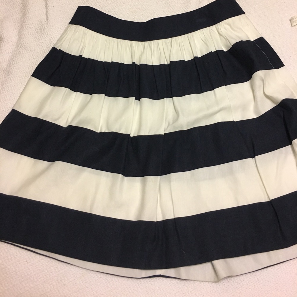 Banana Republic navy and white linen skirt
