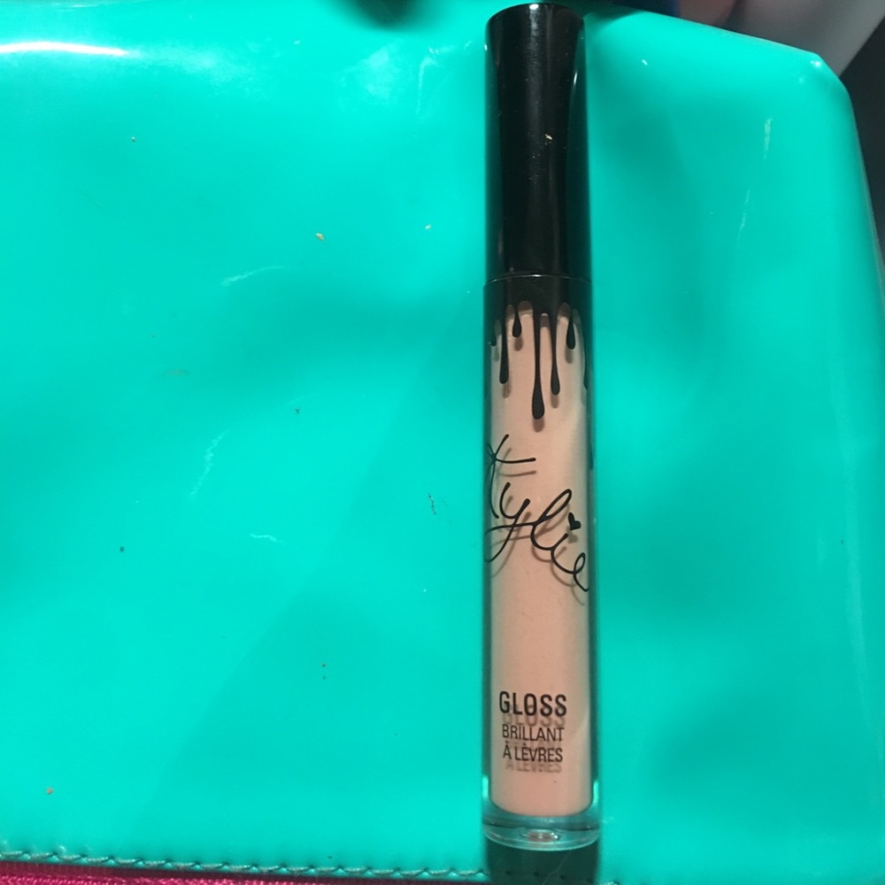 Kylie gloss in so cute