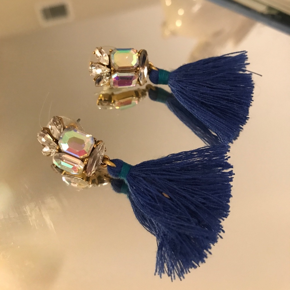 Statement earrings with tassel