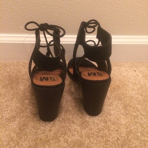 NWT black heels - Picture 3 of 3