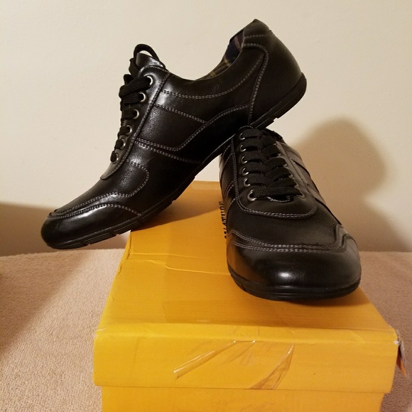 Like new Sneaker - Picture 1 of 4