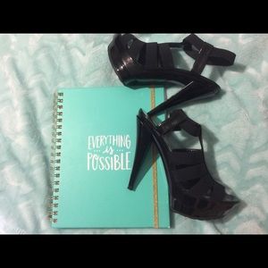 Jessica Simpson platform