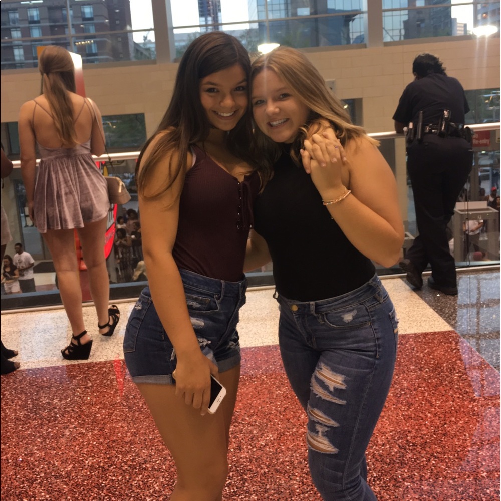 Meet your Posher, Izzie