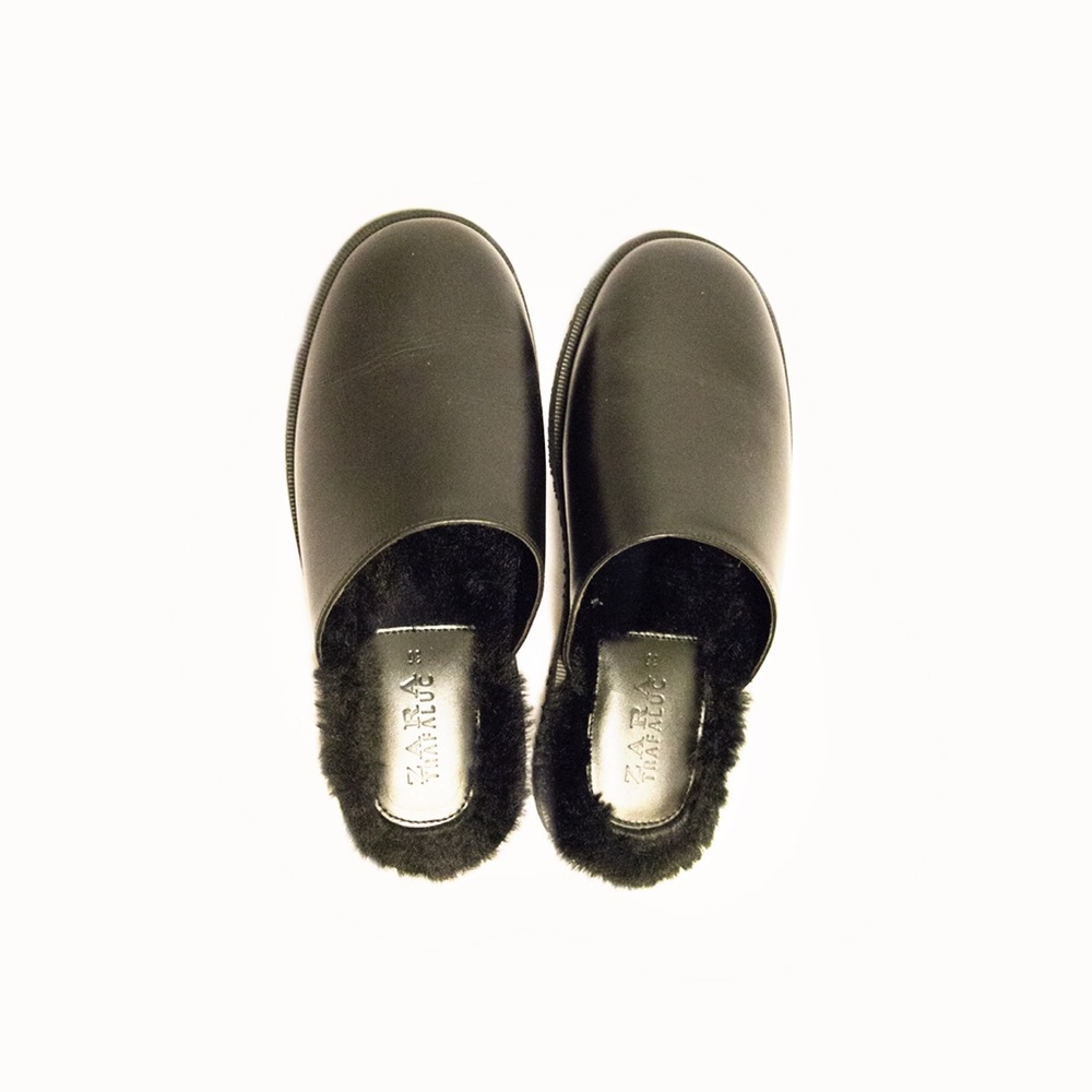Leather slides with faux fur lining