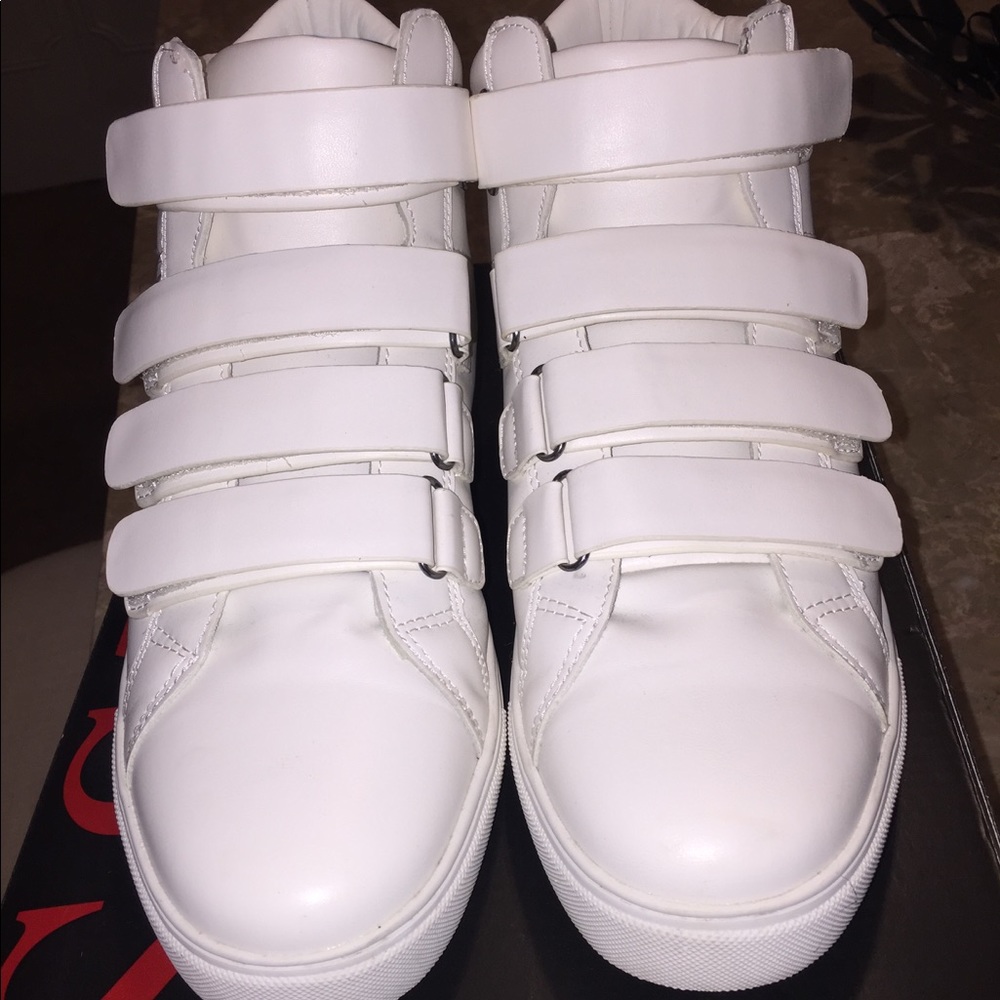 Guess men's white sneakers with straps