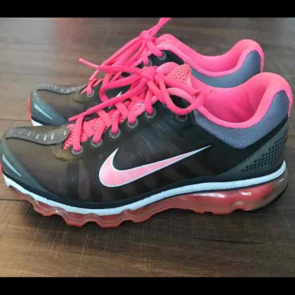 Women's 6.5 Nike Air