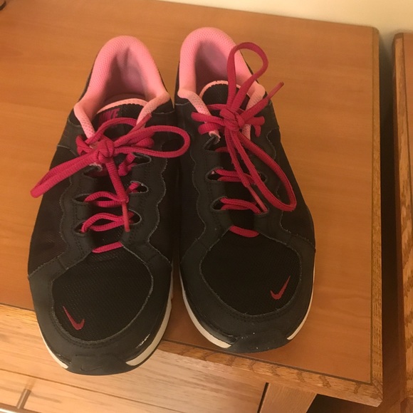 Black & pink Nike sneakers - Picture 2 of 3