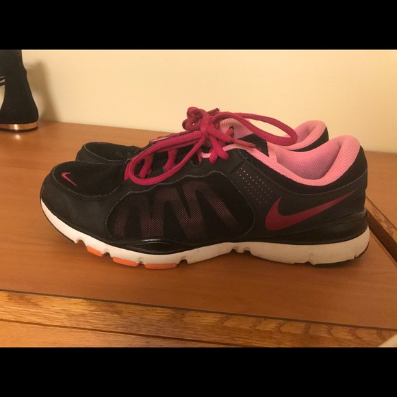 Black & pink Nike sneakers - Picture 3 of 3