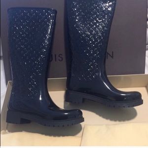 EUC wore 2 times. Rare boots purchased from Boston