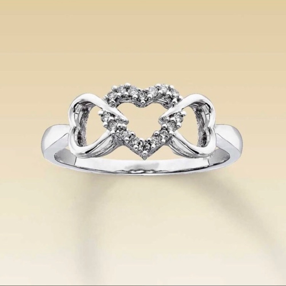 10k white gold ring. 1/10 carat