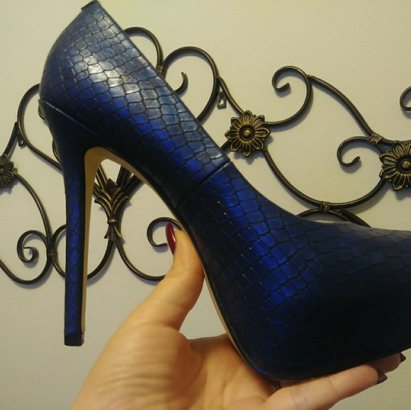 Steve Madden Blue- Mermaid Heels - Picture 2 of 3