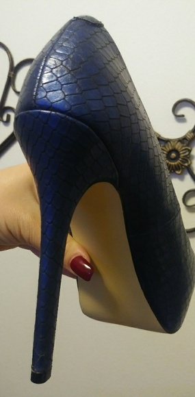 Steve Madden Blue- Mermaid Heels - Picture 3 of 3