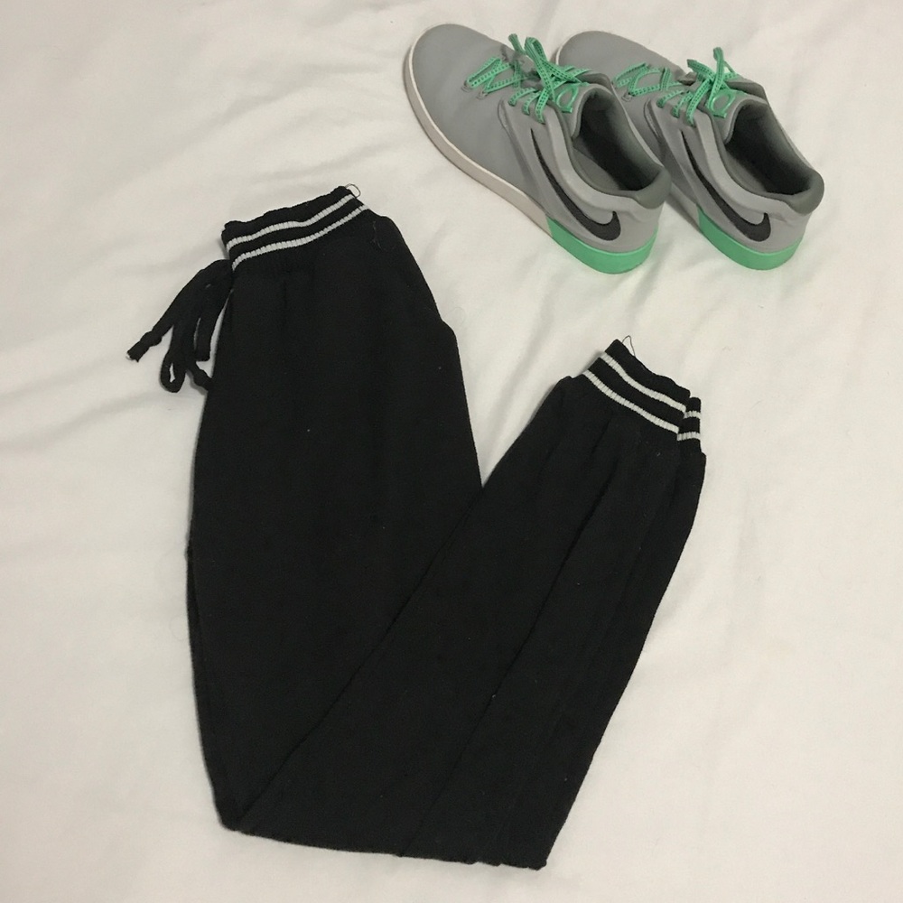 Joggers with strips