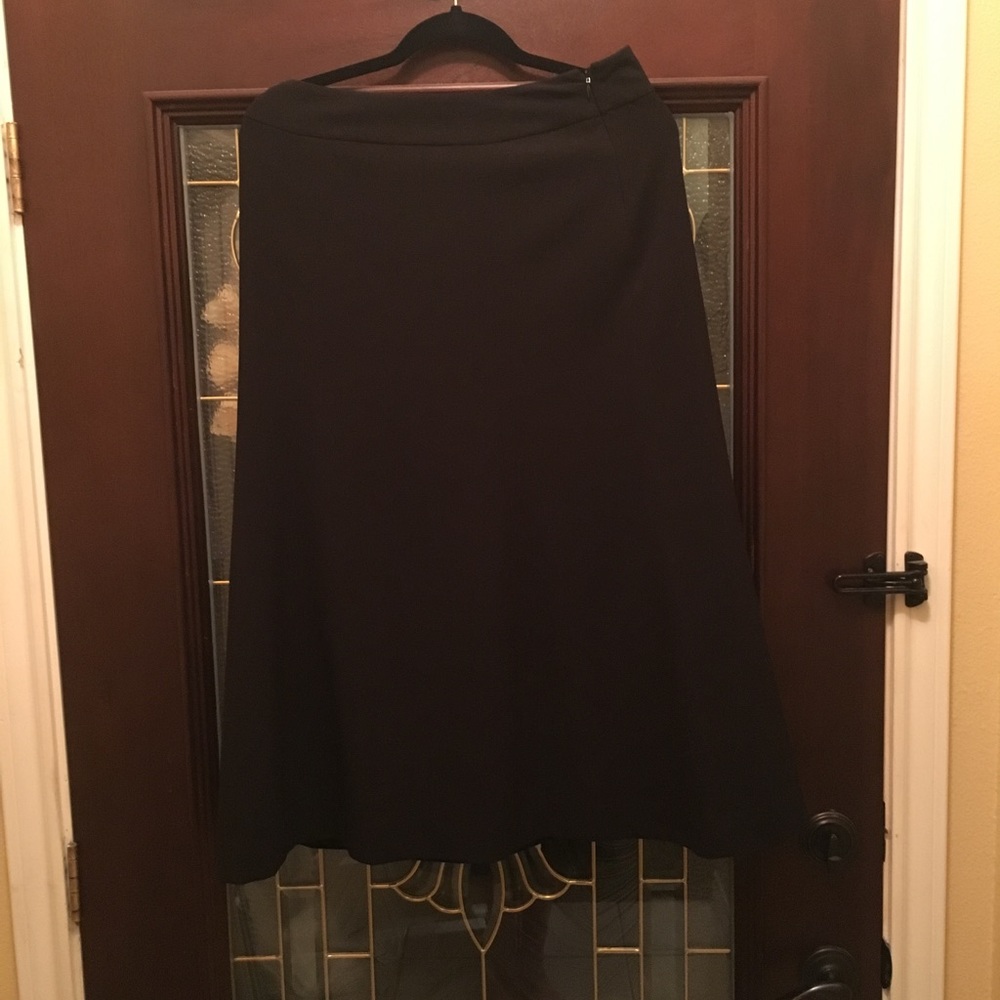 Jones & Co Essentials Black skirt size 4