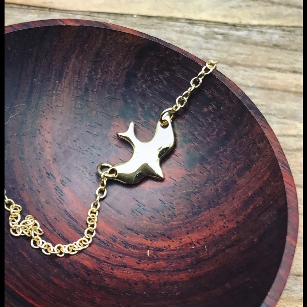 Little bird necklace Delicate sparrow gold chain - Picture 3 of 4