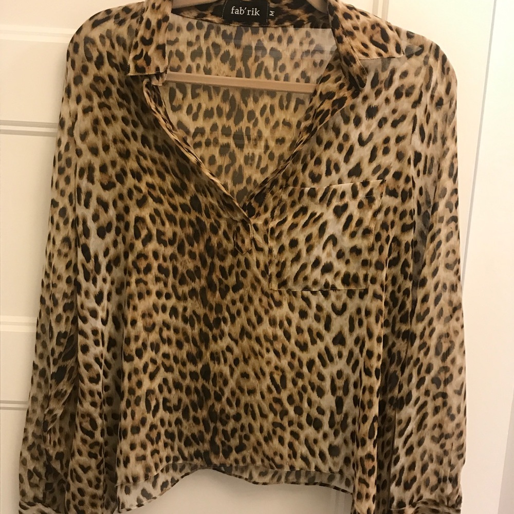 Fabrik silky flowy cheetah patterned shirt