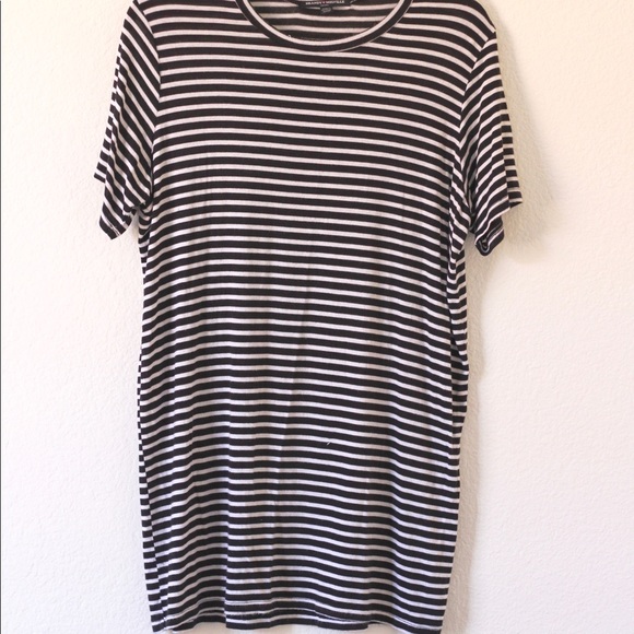 ☀️ Brandy Melville Striped Tee - Picture 2 of 4