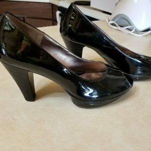 Sofft size 10 black patents heels