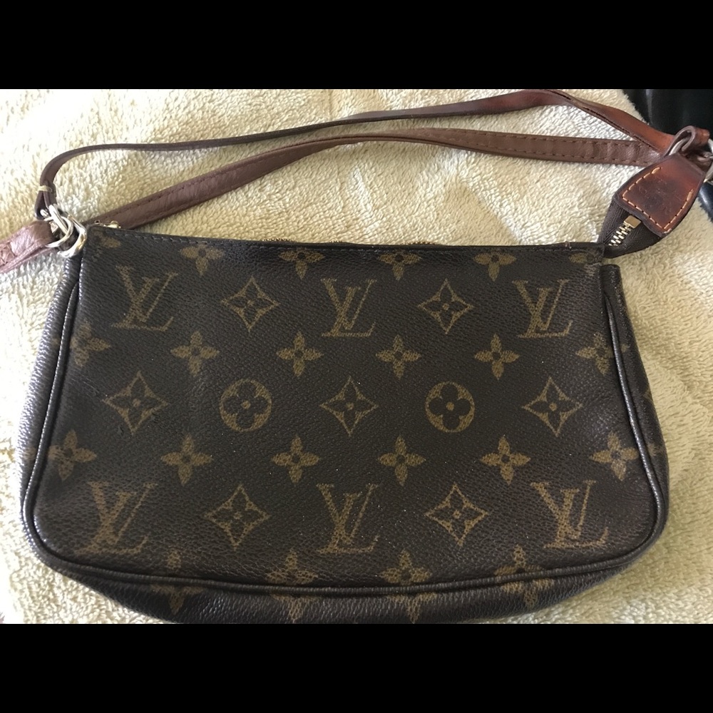 Louis Vuitton Pouchette.