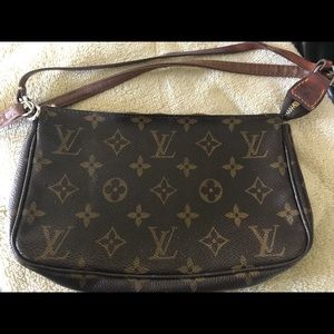 Louis Vuitton Pouchette. Louis Vuitton Pouchette.