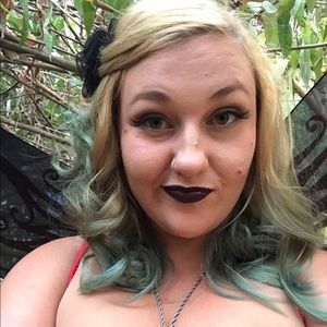 Meet your Posher, Simone