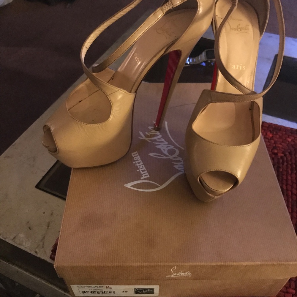 Exagona beige Christian Louboutin
