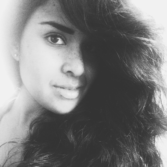 Meet your Posher, Nicole - Picture 1 of 1