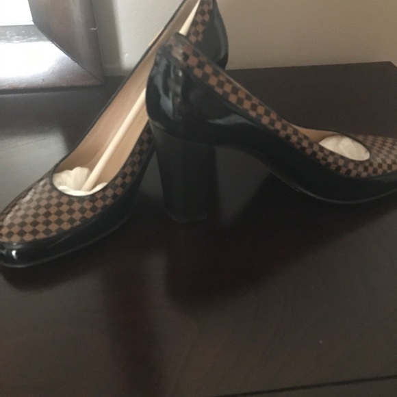 Louis Vuitton - Picture 3 of 4