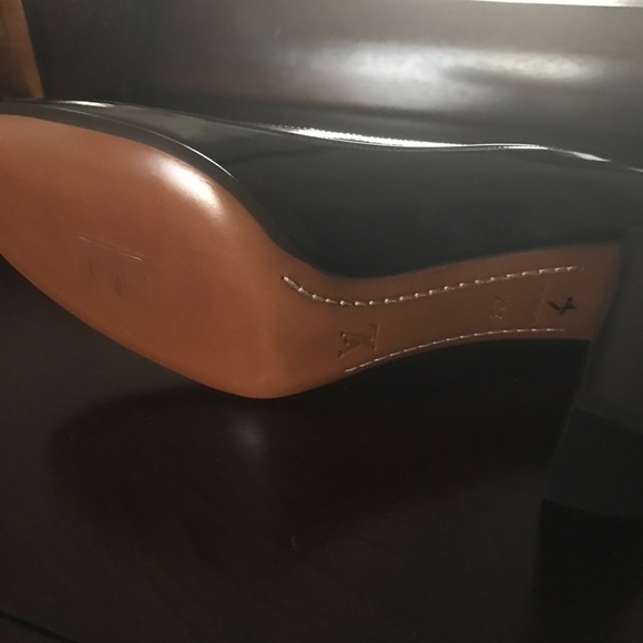 Louis Vuitton - Picture 4 of 4