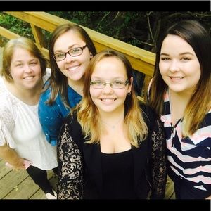 Meet your Posher, Laura