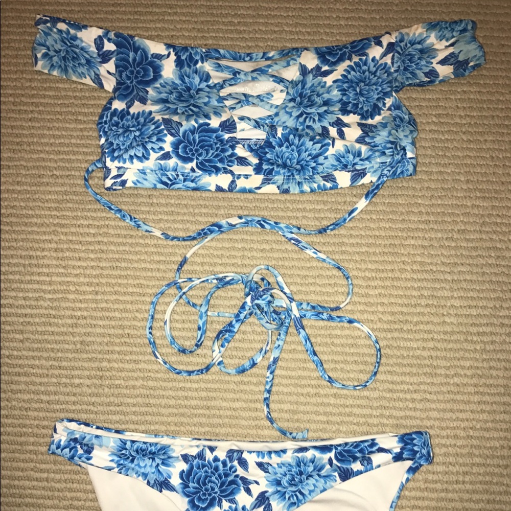 Frankie's Bikinis Blue Dahlia set