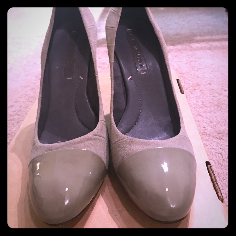 BCBG Maxazria Grey Pumps