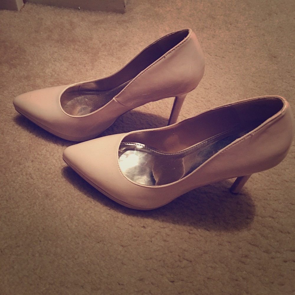 Nude Pumps