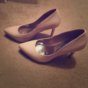 Nude Pumps