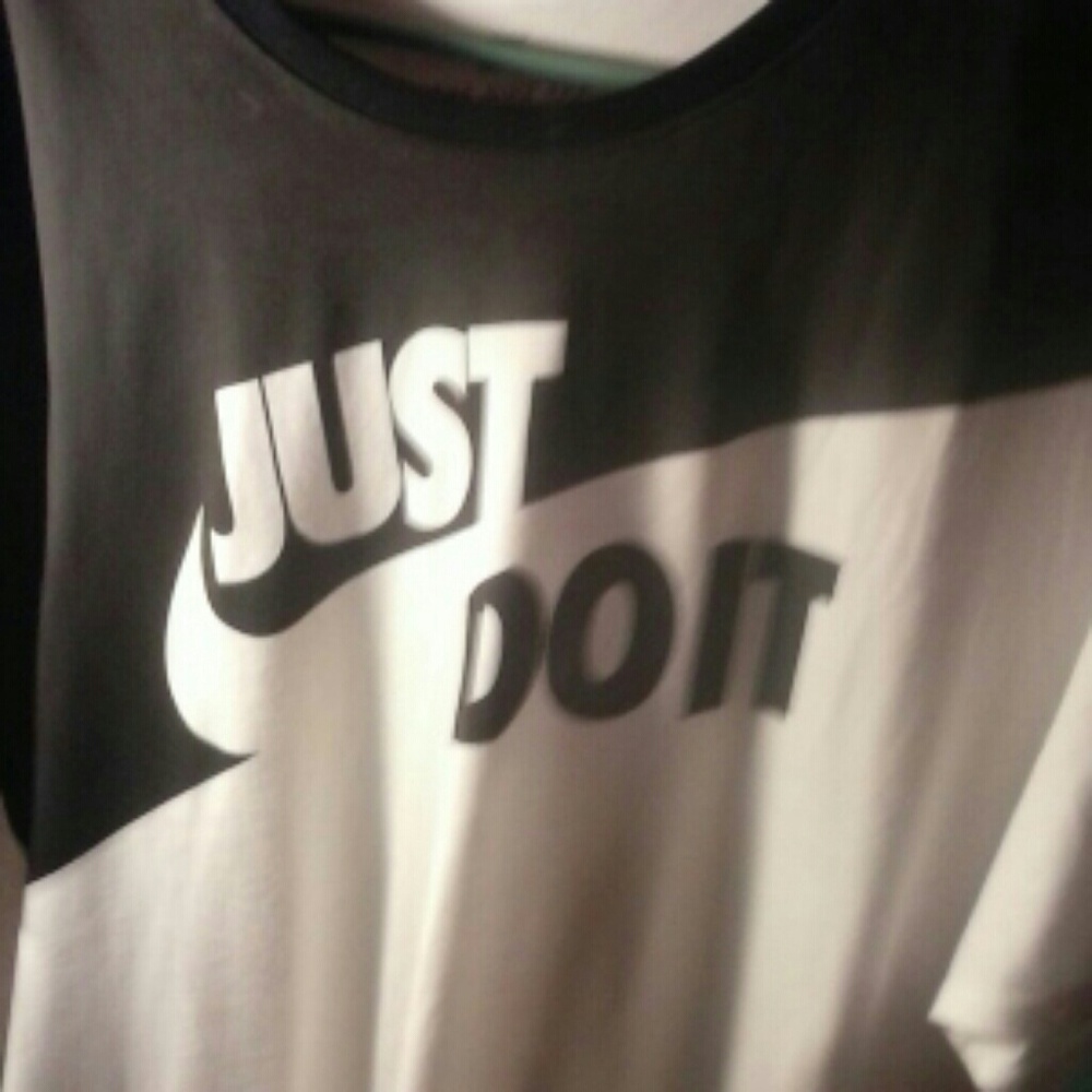 Nike  Tee