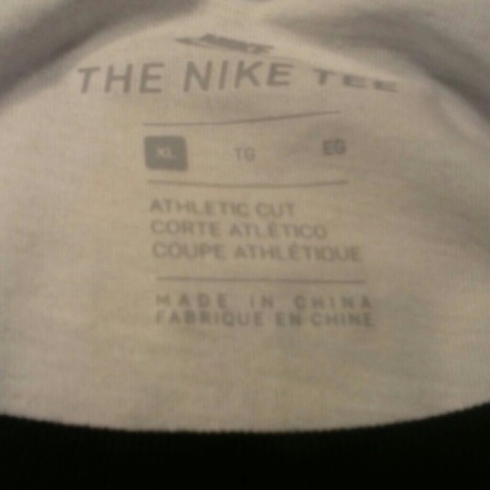 Nike  Tee - Picture 3 of 3
