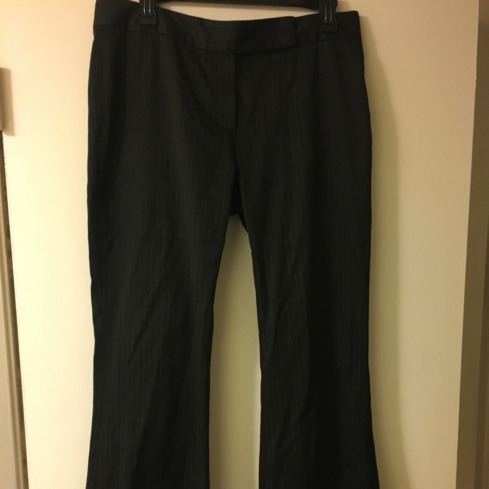 Elie Tahari Pinstripe Gray Wide Leg Pants - size 8