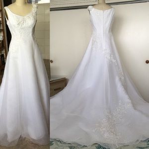 BRAND NEW Unworn Vent Cuore Wedding Dress