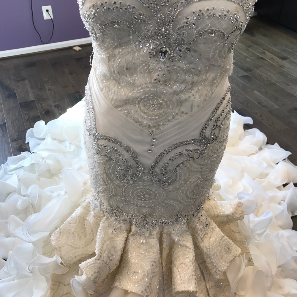 Wedding dress - Picture 5 of 8