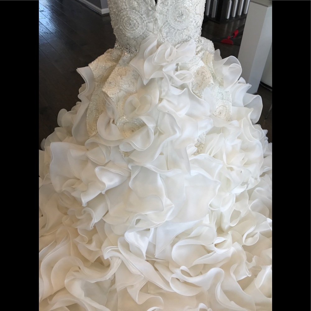 Wedding dress - Picture 6 of 8