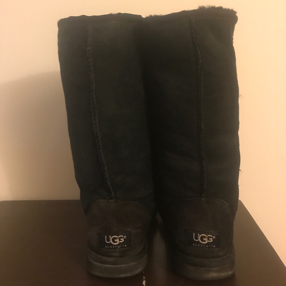 UGG Australia Black Round-toe pull-on boots