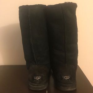 UGG Australia Black Round-toe pull-on boots